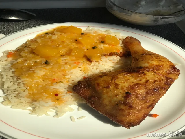 Gebratene Hähnchenkeule (Gl,Sf,So,G) mit Mango-Pfeffersoße (3,La), Gemüsereis (Sl) und Salat (1,5,Gl,Ei,La,Sw)