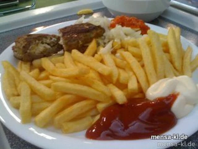 Hacksteak (S/R) mit Frischkäse und Kräutern gefüllt, Ajvar, Zwiebelwürfel, Pommes-Frites und Salat