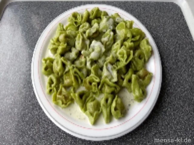 Grüne Tortellini mit Gemüsefüllung (1,Gl,Sl,V), dazu Basilikumsoße (Gl,La,V) und Salat (V)