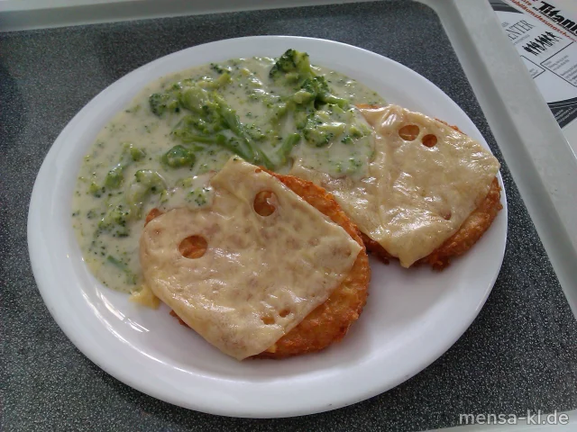 Zwei Schweizer Rösti (V) mit Emmentaler (1/2) überbacken, Broccoli-Gemüse und Salat