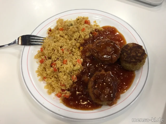 Geflügelhacksteak (Gl,Ei,G) mit Zwiebel-Granatapfelsoße (9,Gl), Couscous (Gl) und Salat