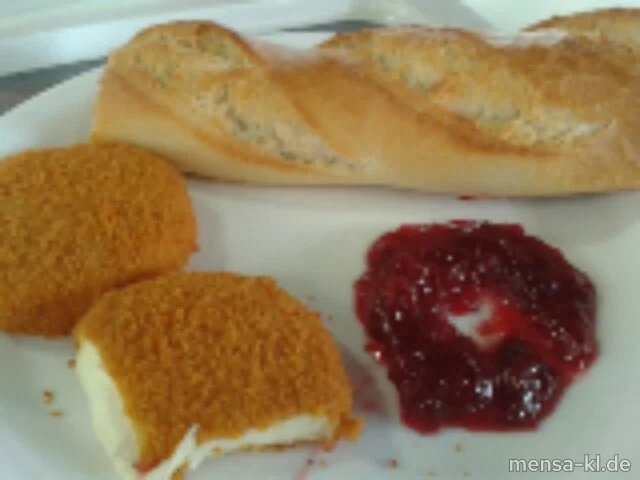 Zwei Panierte Camembert (V) mit Preiselbeeren (V), Baguette (V) und Salat (V)