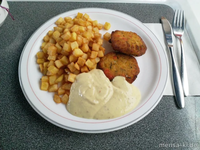 Gemüsefrikadelle Kürbis-Steckrübe mit Pommes Rissolées und Waldsenf-Dip (Gl,Nu,Sf), dazu ein Beilagensalat nach Wahl