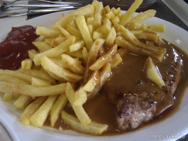 Schweinerückensteak mit Pfeffersoße und Pommes-Frites
