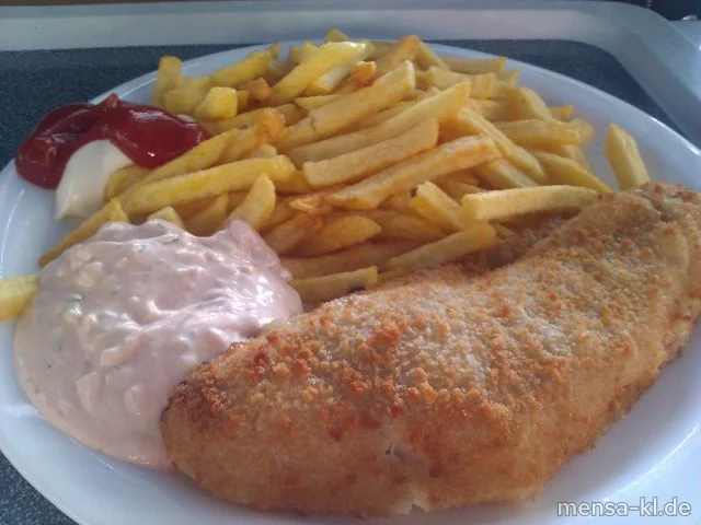 Gebackenes Merlanfilet mit Cocktail-Dip, Pommes-Frites und Salat