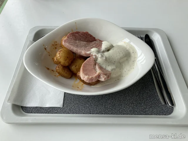 Rieslingschinken (2,8,S) mit Pfäler Kartoffelsalat (1,3,5,Ei,La,Sw,Sf), dazu eine Dijon-Senf-Creme (La,Sf)