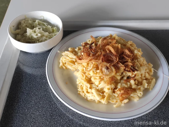 Käsespätzle (Gl,Ei,La), dazu bayrischer Krautsalat (1,5,Sw)