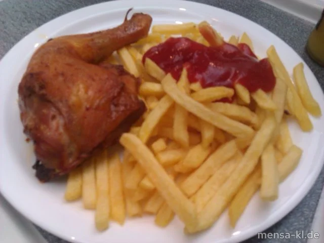Gebratene Hähnchenkeule mit Pommes-Frites und Salat