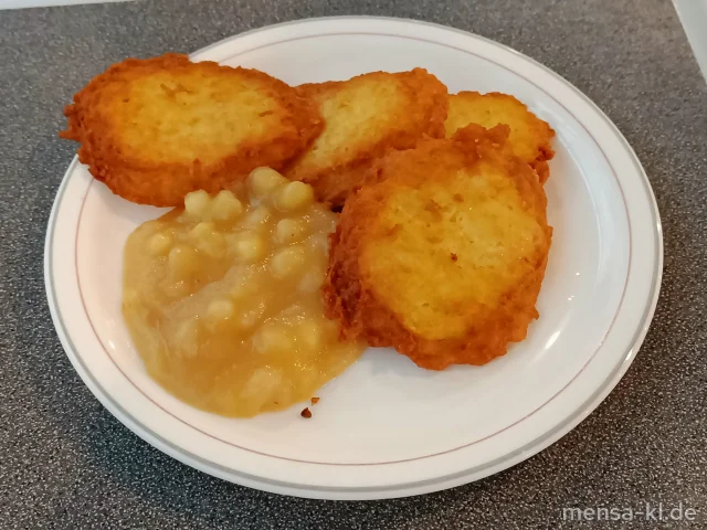 Knusprige Kartoffelpuffer (Gl,Ei) wahlweise mit Apfelkompott (3) oder Kräuterquark (La)