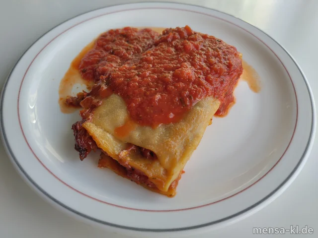 Linsenlasagne (Gl,Sl), dazu Tomatensugo (Gl) und Salat