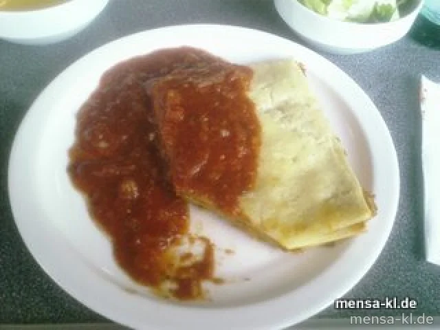 Lasagne "Bolognese" mit Rinderhackfleisch, dazu Salat