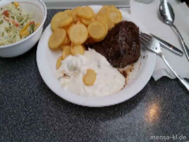 Mariniertes Rinderhüftsteak (Sl,R) mit Tzatziki (9,Gl,Ei,La,So) und Pommes-Chips