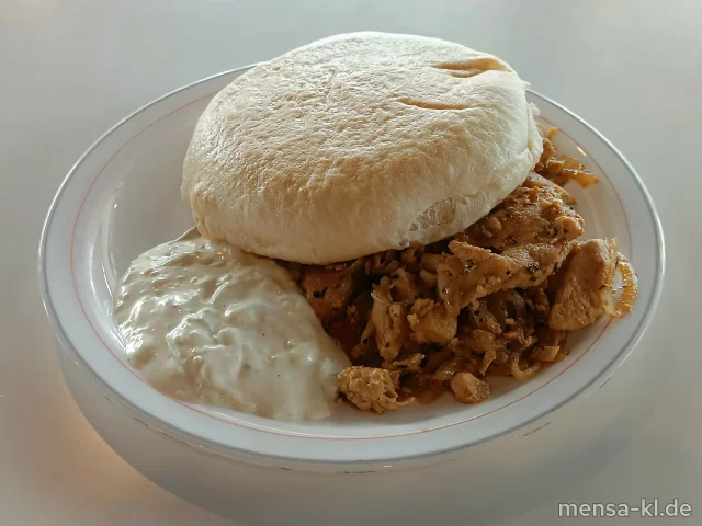 Hähnchengyros (G) mit Tzatziki (1,9,Gl,Ei,La,Sf), Dönerbrot (Gl,Se) und Krautsalat (1,5,9,Gl,Ei,Sw,Sf)