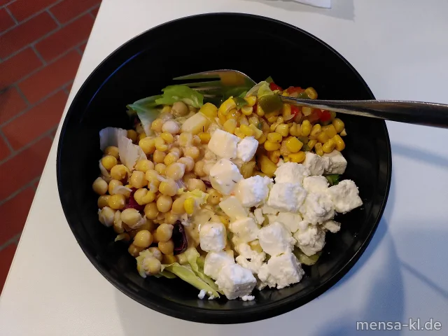 Low Carb - Kichererbsen, Linsen, Maissalat, Karotten, Hirtenkäse, Blattsalat und Joghurt-Dip (1,5,La,Sw) oder: Tropical Kiss - Hirtenkäse, Ananas, Süßkartoffel, Kichererbsen, Maissalat, Blattsalat &amp; American-Dip (1,5,9,Gl,Ei,La,Sw,Sf)