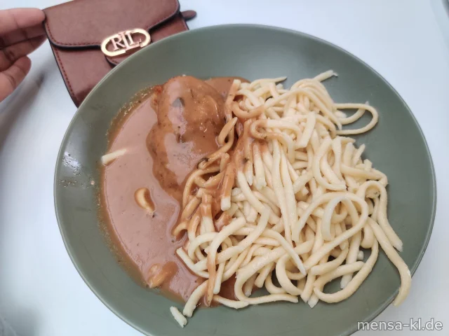 Hähnchenbrustfilet (G) mit Kräuter-Rahmsoße (Gl,La,Sf), Eierspätzle (Gl,Ei) und Salat