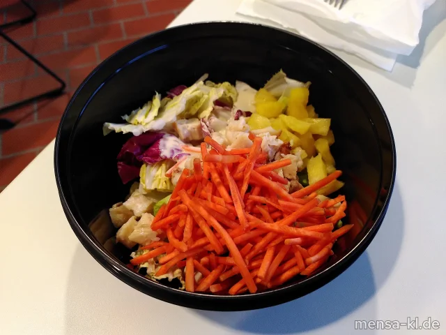 Sunshine Flow - Hähnchenbrust auf Süßkartoffel, Rohkostsalat, Ananas, Blattsalat und American-Dip (1,5,9,Gl,Ei,La,Sw,Sf,G) oder: Vitality Protein - Hähnchen, Rote-Bete-Couscous, Kichererbsen, Linsensalat, Blattsalat &amp; Joghurt-Dip (1,5,Gl,La,Sw,G) ⏰ Robotic Kitchen von 16:00 bis 18:00 Uhr