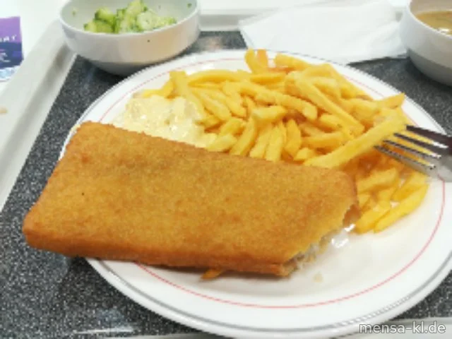 Paniertes Seelachsfilet (Fi,Gl) mit Mango-Curry-Dip (9,Gl,Ei,La,Sf,So), Pommes frites und Salat
