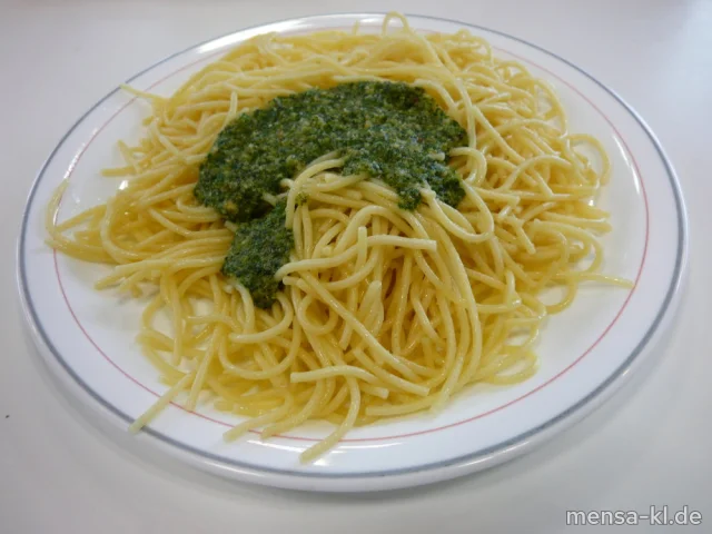 Spaghetti (1,Gl,V) 'al pesto' mit Olivenöl, Basilikum, Pinienkerne und Grana Padano (2,Nu,Ei,La,V), dazu Salat (V)