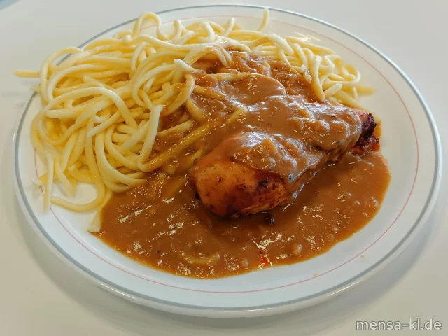 Hähnchenbrustfilet (G) mit Rahmsoße (Gl,La), Spätzle (Gl,Ei,La), dazu einen Beilagensalat nach Wahl