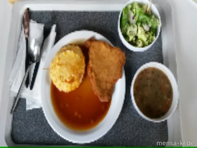 Paniertes Schnitzel (S) mit Bratensoße, frischem Kartoffel-Karotten-Stampf und Salat