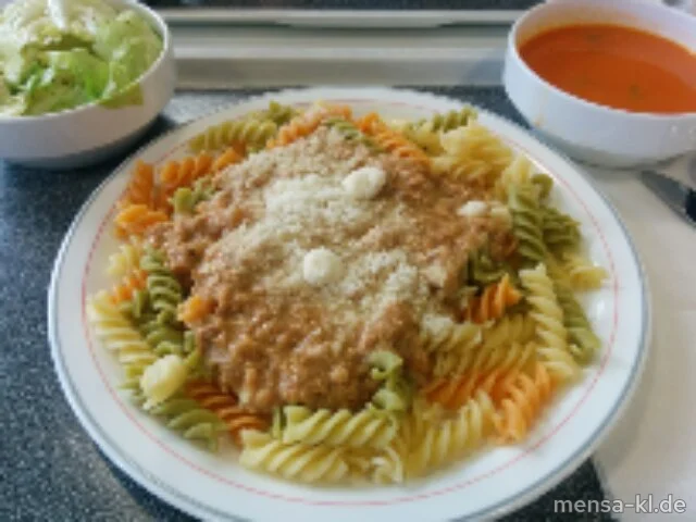 Sahnehaschee (Gl,La,R,S) mit Fusilli tricolore (1,Gl), Grana Padano (2,Ei,La) und Salat