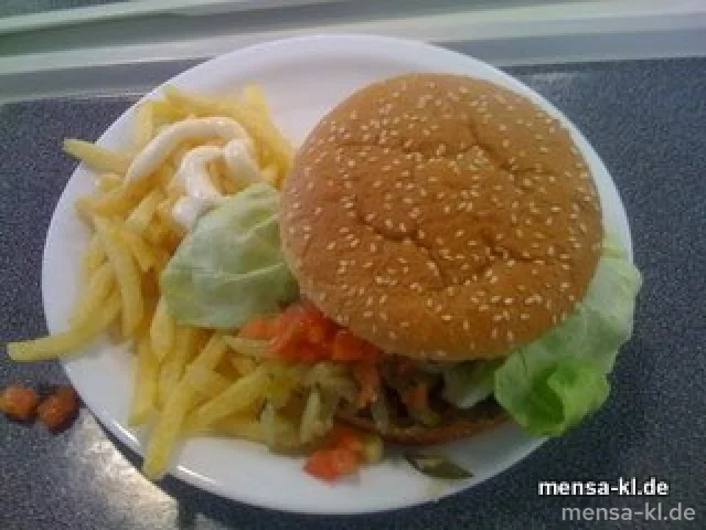 Burger (R) mit Brötchen und verschiedenen Zutaten zum selbst belegen, dazu Pommes-Frites