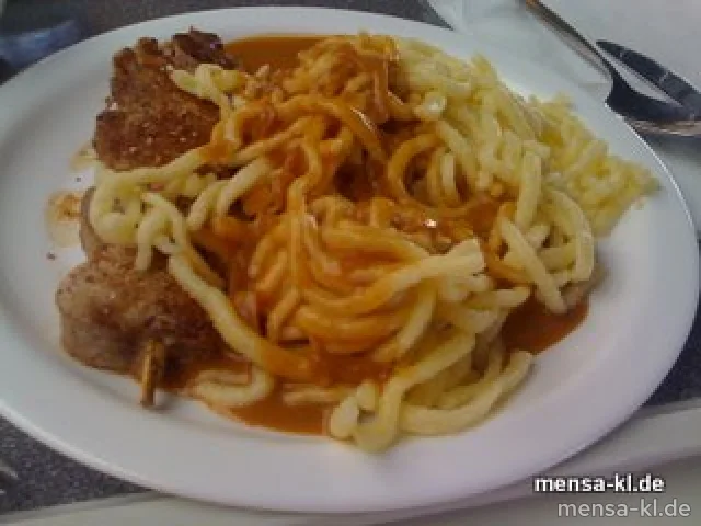 Schweinelende-Spieß mit Rahmsoße und Spätzle
