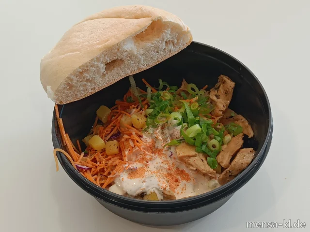 Diggi Döner Bowl mit planted.Gyros (1,5,9,Gl,Ei,La,Sw,Sf), dazu Fladenbrot (Gl,Se) ⏰ Robotic Kitchen von 16:00 bis 18:00 Uhr