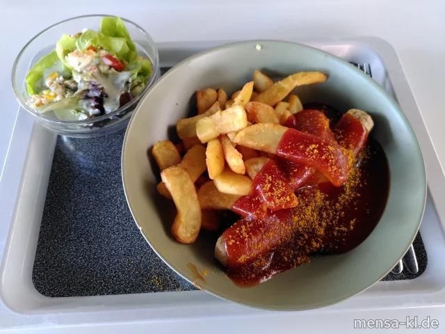 Vegane Rostbratwurst mit Currysoße (Sl,Sf) und Potato-Wedges, dazu Salat (1,5,Gl,Nu,Sw,Sf)