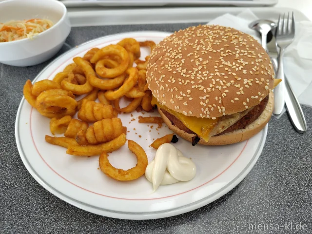 Sunny veggie Burger überbacken mit Cheddar (1,Gl,La,Sf) im Burger-Bun (Gl,Se), dazu Twisterpommes (Gl) und Coleslaw (1,3,5,Ei,La,Sw)
