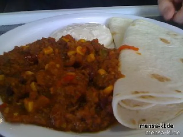 Chili-Con-Carne (R) mit Sour Cream, drei Tortillas (2) und Salat