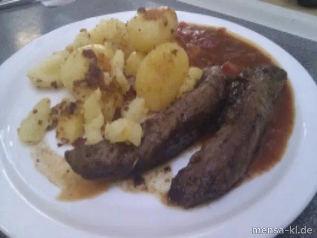 Zwei Lammfilets "Provencial" mit Tomaten-Kräutersoße und gebackenen Kartoffeln
