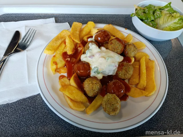 Große Portion Steakhouse-Fries mit Falafel (1,Gl,Sl), Barbecuesoße (1,Sl,Sf), Frühlinsgzwiebeln, bunter Paprika und vegane Limettenmayonnaise (Gl,Nu,Sf), dazu Salat