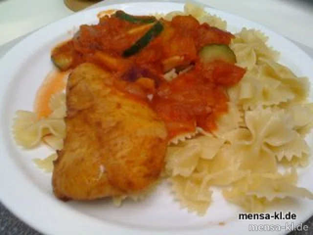 Putenbrustfilet mit mediterranem Schmorgemüse, Farfalle und Salat
