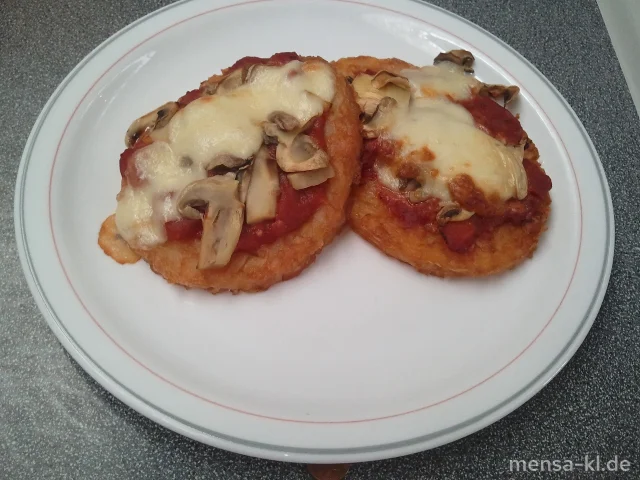 Zwei kleine Kartoffelpizzen (2,V) mit Tomaten (V), Champignons (3,V) und Mozzarella (V) überbacken, dazu ein kleiner italienischer Salat (V)