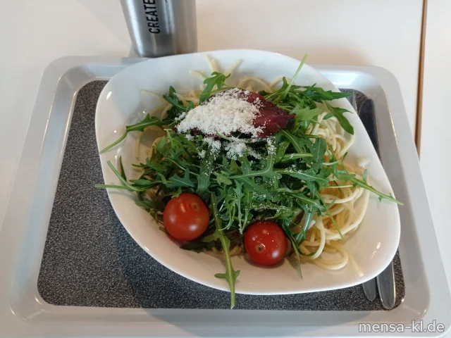Spaghetti (Gl) in Sahnesoße mit rohem Schinken (Gl,La), Cherrytomaten und Rucola