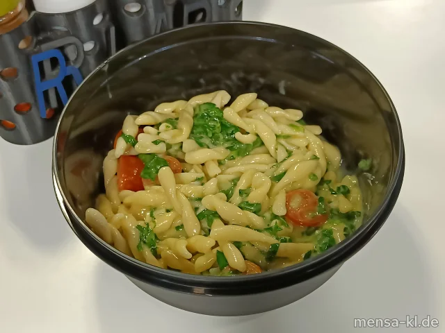 Strozzapreti mit Tomaten, Spinat und Parmesan (Gl,Ei,La,K)