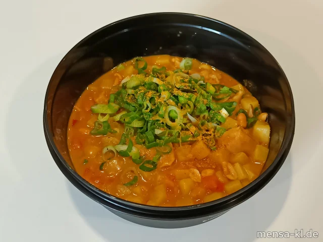 Massaman Curry mit planted.Chicken, Paprika, Kartoffeln, Zwiebeln und Erdnüsse (3,En,Gl,Sl,So) ⏰ Abendmensa von 16:00 bis 18:00 Uhr