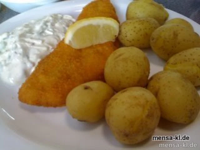 Paniertes Seelachsfilet mit Pfälzer Pellkartoffeln, Radieschen-Joghurt-Dip und Salat