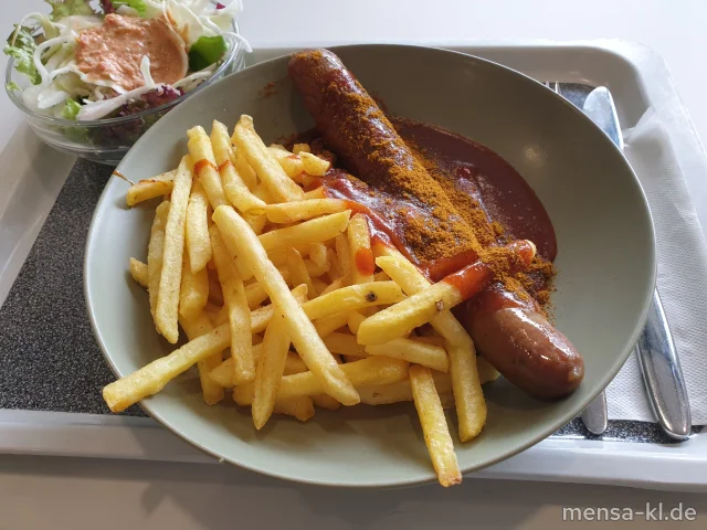 BIO Bratwurst (Ei,Sf,R,S) mit Currysoße (Sl,Sf) und Potato-Wedges, dazu Salat (1,5,Gl,Nu,Sw,Sf)