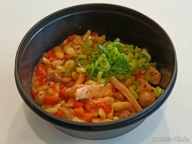 Zürcher Geschnetzeltes mit Hähnchenbrust, Champignons, Paprika und Eiernudeln (Gl,Ei,Sl,So,G) ⏰ Abendmensa von 16:00 bis 18:00 Uhr