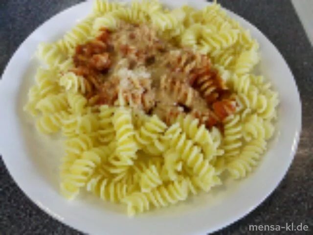 Fusilli (V) mit Tomatensoße (V), Grana Padano (2,V), Salat (V)