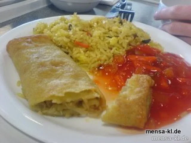 Frühlingsrolle (V/3/4), süß-sauerer Dip (9), chinesischer Gemüsereis und Salat