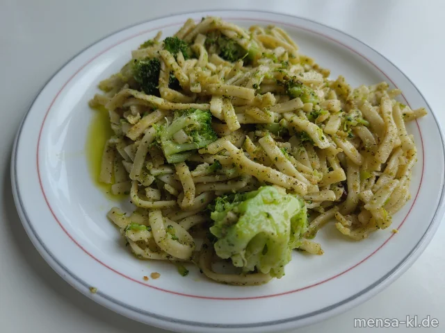 Linguine mit Pesto Genovese und Broccoli (Gl,Nu), dazu ein Beilagensalat nach Wahl