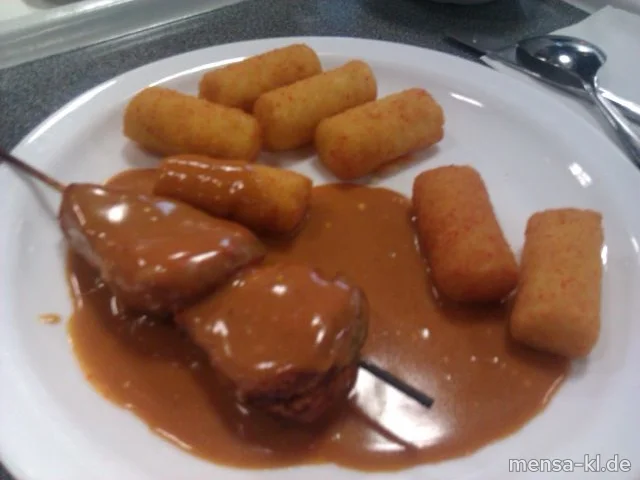 Zwei Schweinelende-Medaillons mit Rahmsoße, Kroketten (1) und Salat
