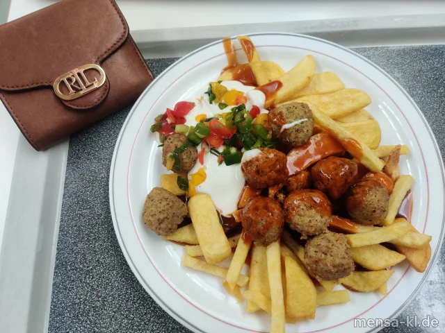 &quot;POUTINE&quot; Große Portion Steakhouse-Fries Falafel (Gl), Barbecuesoße (1,Sl,Sf), Frühlinsgzwiebeln, bunter Paprika und Limettenmayonnaise (Sf)