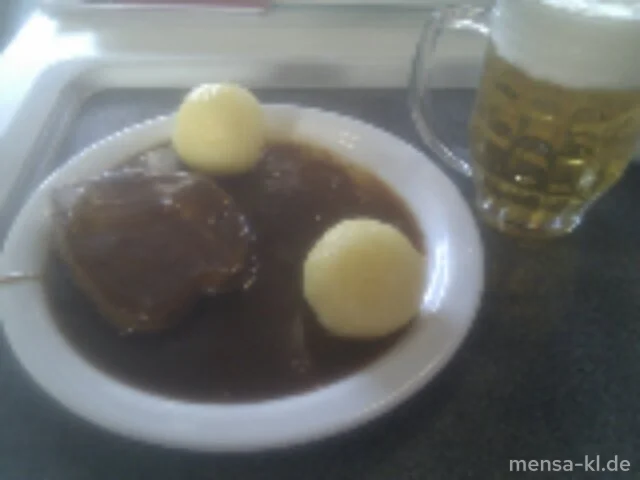 Schweinsbraten mit Dunkelbiersoße und Kartoffelknödeln (5)