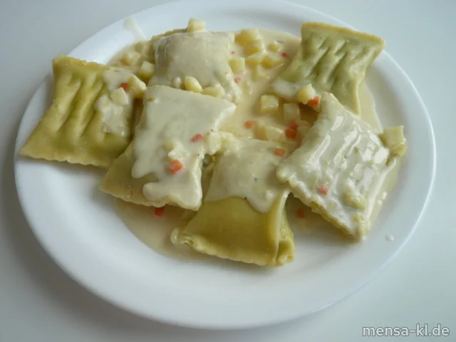 Maultaschen mit Gemüsefüllung (Gl,Ei,La,Sl,V), Kartoffel-Käse-Soße (2,5,Gl,Ei,La,Sw,V) und Salat (V)