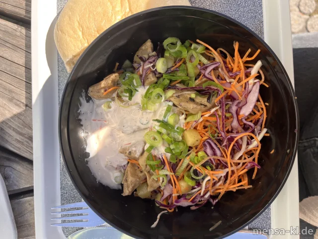 Diggi Döner Bowl mit planted.Gyros (1,5,9,Gl,Ei,La,Sw,Sf), dazu Fladenbrot (Gl,Se) ⏰ Robotic Kitchen von 16:00 bis 18:00 Uhr