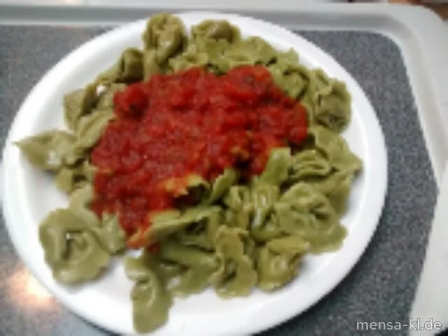Tortellini mit Gemüsefüllung (3,4,V), Tomatensugo (V) und Salat (V)